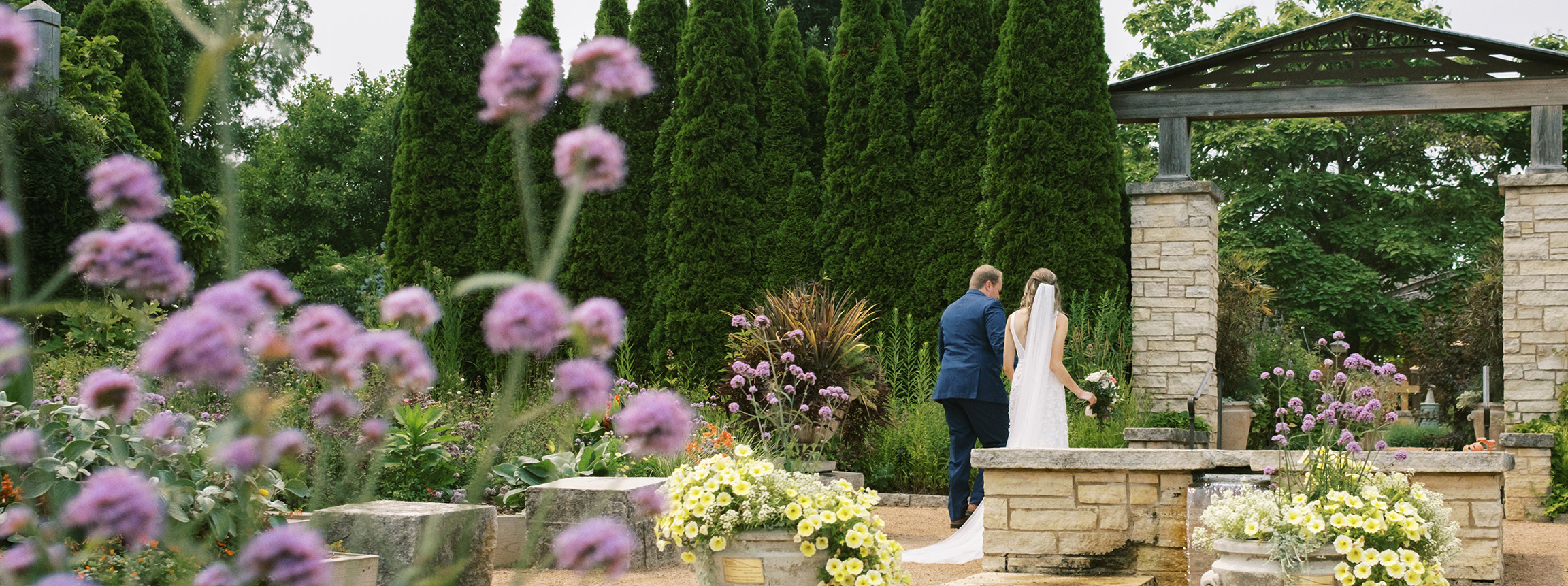 Wedding couple in a garden