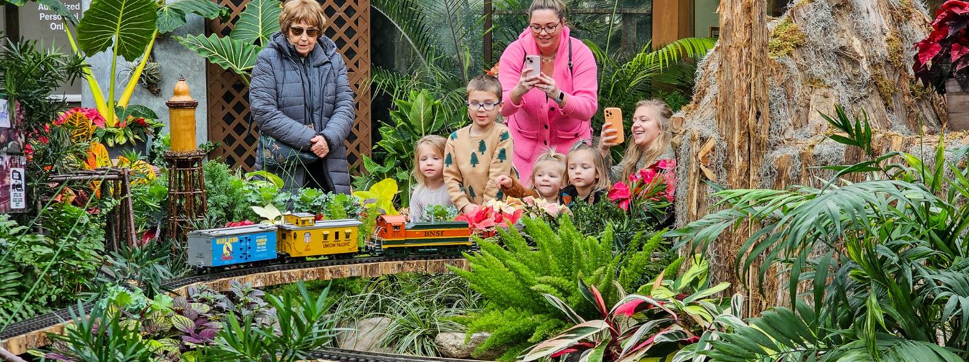 RG Express Train Display at Reiman Gardens