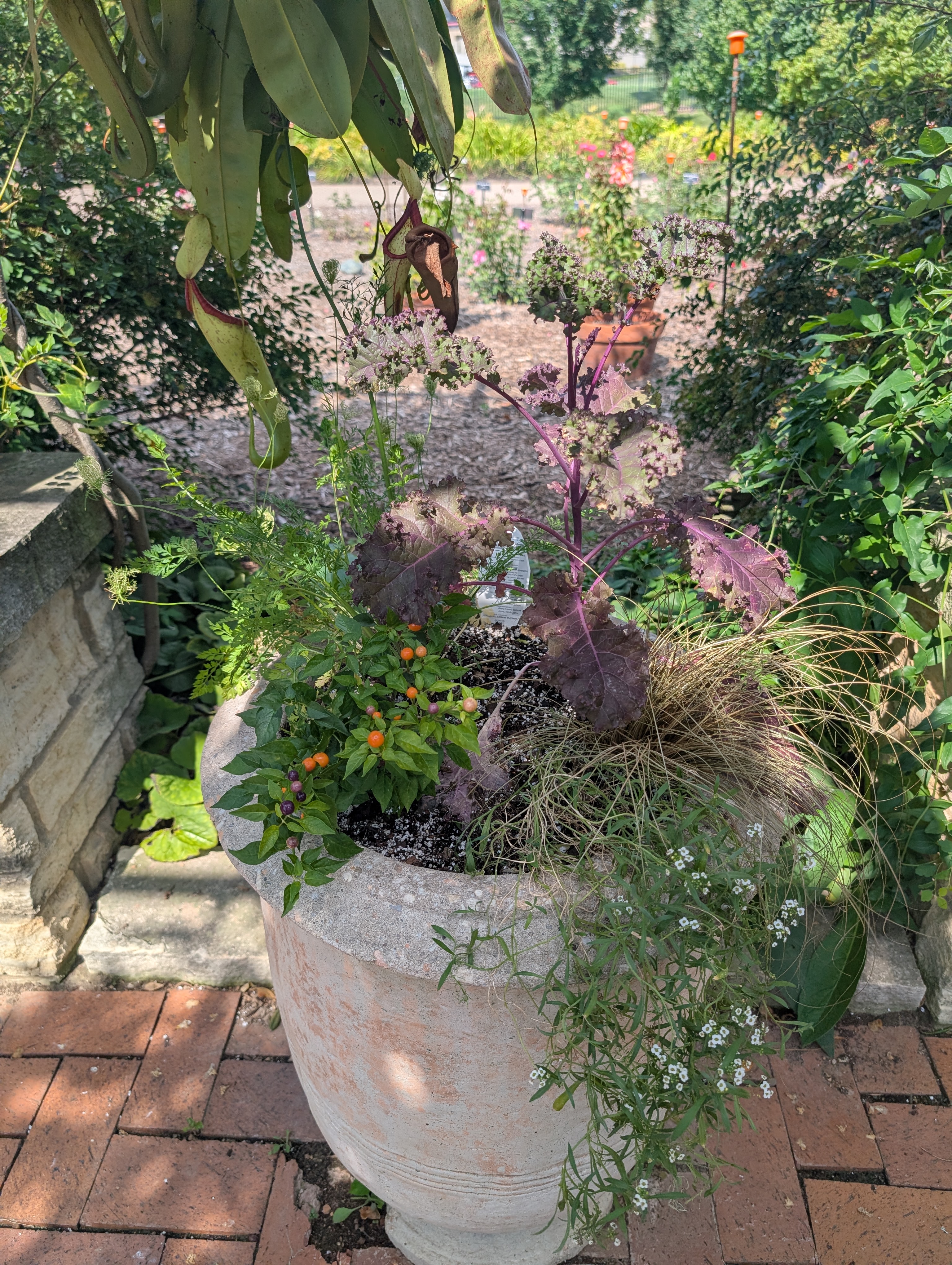 container with fall annuls