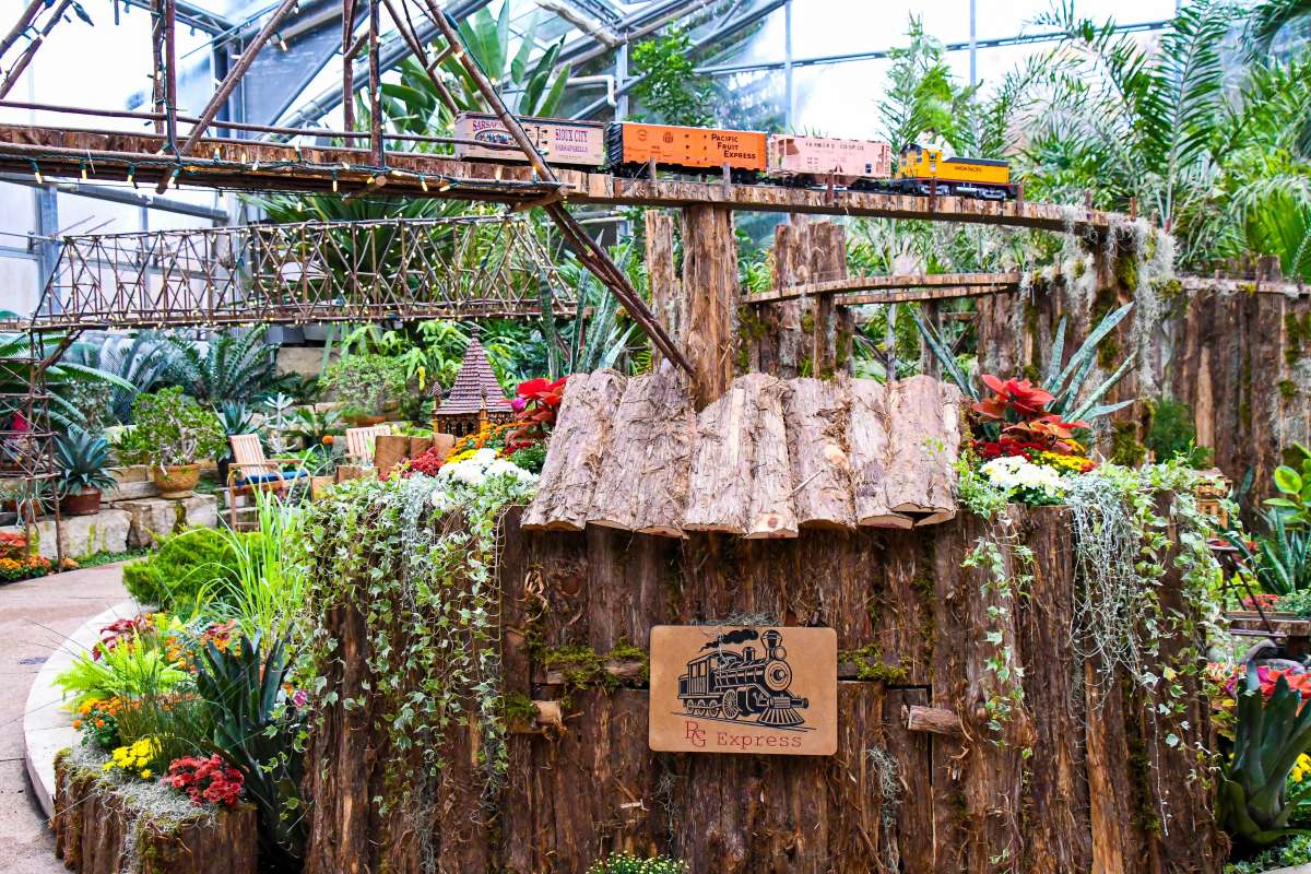 RG Express Train Display 2025 at Reiman Gardens